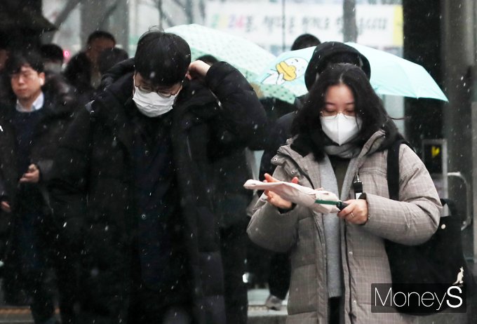[머니S픽] 기상청 '대설주의보' 발령, 미끄럼 사고 주의