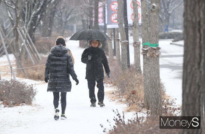 [머니S포토] 수도권 대설주의보 발령…최대 15cm 폭설