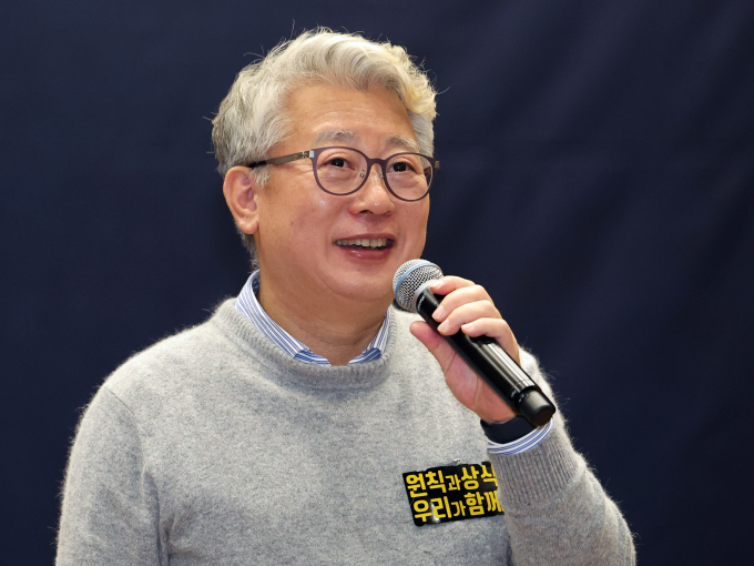 '비명계'(비이재명계) 모임인 원칙과상식 소속의 조응천 더불어민주당 의원(경기 남양주시갑)이 "오늘(9일) 하루의 시간이 남았다. '원칙과상식'의 요구에 대해 답변을 해 주시지 않으면 내일 소통관에 설 수밖에 없다"고 말했다. 사진은 조 의원이 지난해 12월10일 서울 여의도 국회에서 열린 '원칙과 상식' 네 번째 민심소통 '국민과 함께 토크쇼'에서 인사말을 하는 모습. /사진=뉴스1