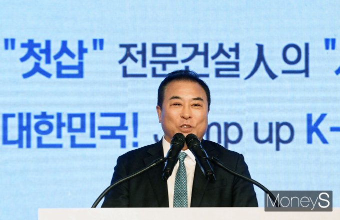 [머니S포토] 윤학수 회장 '대한전문건설협회 신년인사회 개최'