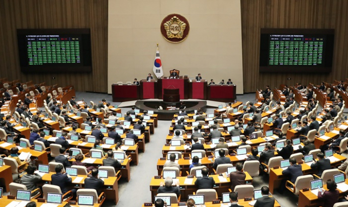 9일 국회 본회의에서 우주항공청 특별법이 가결됐다. 사진은 이날 오후 서울 여의도 국회 본회의장에서 열린 제411회 국회(임시회) 제4차 본회의에서 우주항공청 설치 및 운영에 관한 특별법안(대안)이 재석 266명 중 찬성 263표, 기권 3표로 가결되는 모습. 사진=뉴스1