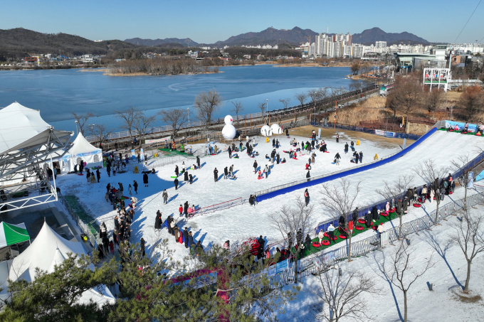 의왕 왕송호수 잔디광장에 마련된 겨울축제 행사장 전경. / 사진제공=의왕시 
