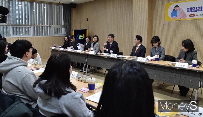 [머니S포토] 복지부 이기일, 한자녀 가구만나 애로사항 청취