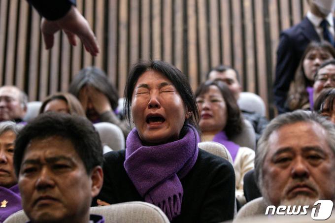 [사진] 오열하는 이태원 참사 유가족