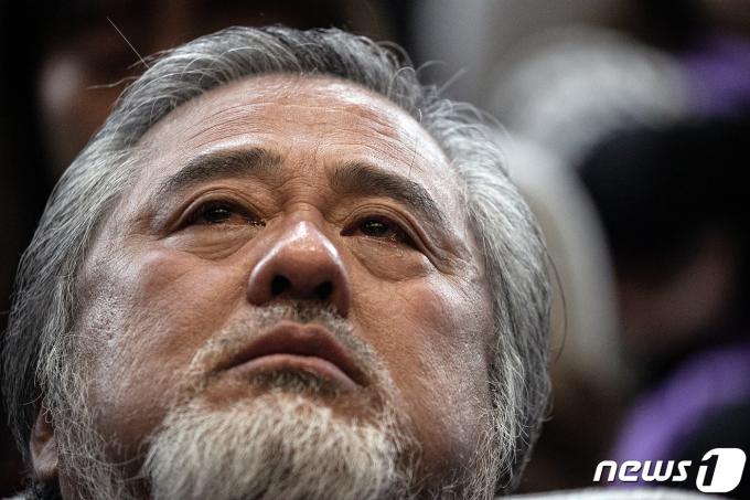 [사진] 눈물 흘리는 이태원참사 유가족협의회 위원장