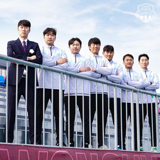 수원FC 코칭스태프 (수원FC 제공)