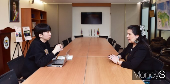 께로 대사대리는 베네수엘라와 가이아나 간 영토분쟁 해결책을 도출할 수 있는 유일한 수단으로 1966년 맺은 '제네바 협약'을 꼽았다. 사진은 지난 8일(한국시각) 머니S와 인터뷰하는 께로 대사대리의 모습. /사진=임한별 기자