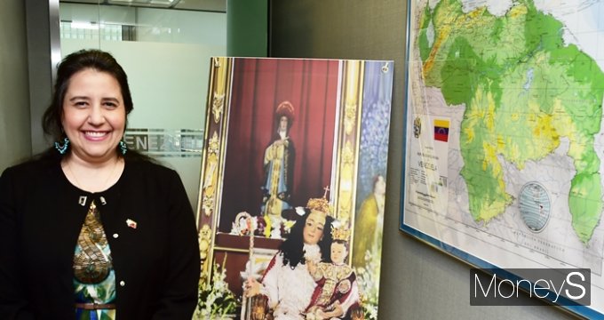 께로 대사대리는 미국의 경제제재가 한국의 경제안보에도 영향을 미친다며 한목소리 낼 것을 요구했다. 사진은 지난 8일(한국시각) 머니S와 인터뷰한 께로 대사대리. /사진=임한별 기자