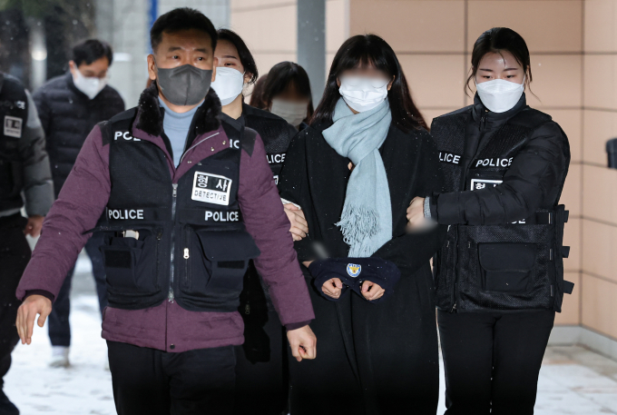 서울 용산 대통령실에 기습 진입을 시도한 한국대학생진보연합(대진연) 회원들이 구속을 면했다. 사진은 대진연 회원들이 지난 9일 오전 서울 마포구 서울서부지방법원에서 열린 영장실질심사에 출석하는 모습. /사진=뉴스1