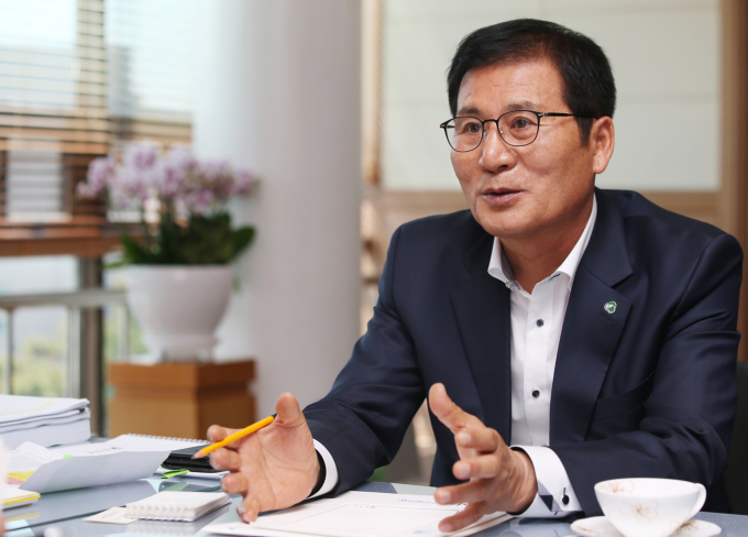 이상익 군수의 급여 전액 기부 약속이 잘 지켜지고 있다. 이 군수는  함평군수에 당선된 민선7기 후반부터 현재까지 급여 3억5000여만원를 인재양성기금으로 기부했다.'이상익 함평군수'/함평군