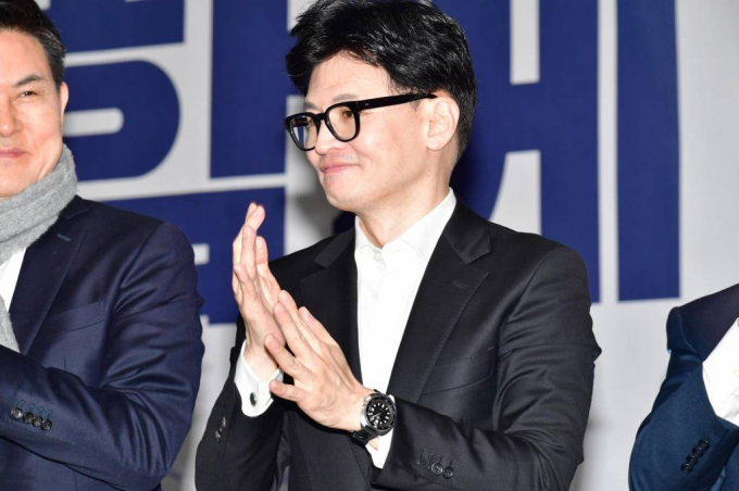 10일 한동훈 국민의힘 비상대책위원장이 국회의원이 재판 지연을 악용하는 사례를 막겠다며 재판 중인 국회의원이 금고형 이상 형 확정시 재판 기간 동안의 세액을 전액 반납하도록 할 것이라고 말했다. 사진은 10일 오전 경남 창원시 창원 컨벤션센터에서 열린 국민의힘 경남도당 신년 인사회에 참석한 한동훈 국민의힘 비상대책위원장. /사진= 뉴시스