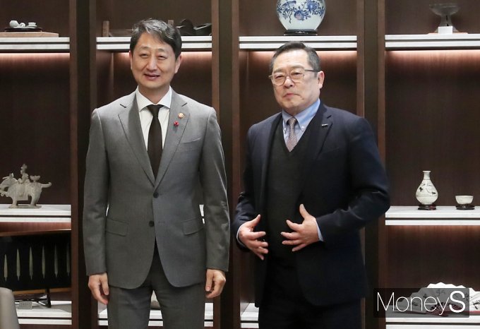 [머니S포토] 安 장관, 취임 이후 경제6단체 릴레이 소통 시작