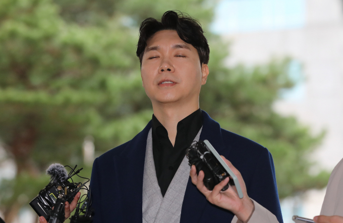  횡령 혐의를 받고 있는 방송인 박수홍의 친형이 10일 열린 공판에서 불안 증세를 호소하면서도 횡령·법인카드 유용 등의 혐의에 대해서는 대체로 부인하는 입장을 내놨다. 사진은 지난해 3월 서울 마포구 서울서부지방법원에서 특정경제범죄 가중처벌 등에 관한 법률(횡령) 위반 혐의로 기소된 친형 박 모씨와 배우자 이 모씨에 대한 4차 공판에 증인으로 출석한 박수홍. /사진=뉴스1