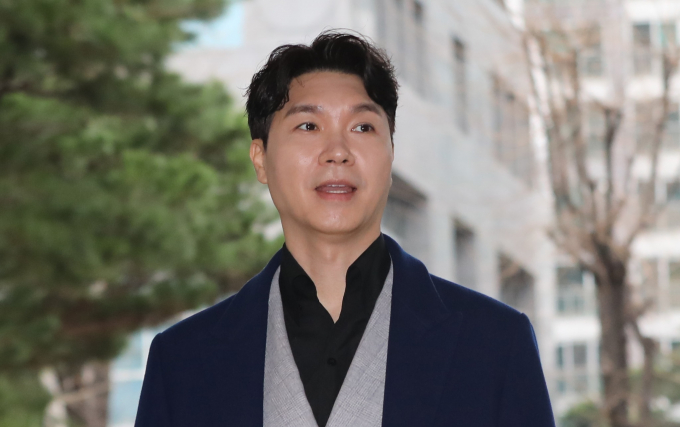 검찰이 10일 서울서부지법 형사합의11부(배성중 부장판사) 심리로 열린 박수홍 친형 부부의 특정경제범죄 가중처벌 등에 관한 법률 위반(횡령) 혐의 공판에서 친형 박모 씨에게는 징역 7년을, 형수 이모 씨에게는 징역 3년을 각각 구형했다.사진은 지난해 3월 서울 마포구 서울서부지방법원에서 특정경제범죄 가중처벌 등에 관한 법률(횡령) 위반 혐의로 기소된 친형 박 모씨와 배우자 이 모씨에 대한 4차 공판에 증인으로 출석한 방송인 박수홍. /사진=뉴스1
