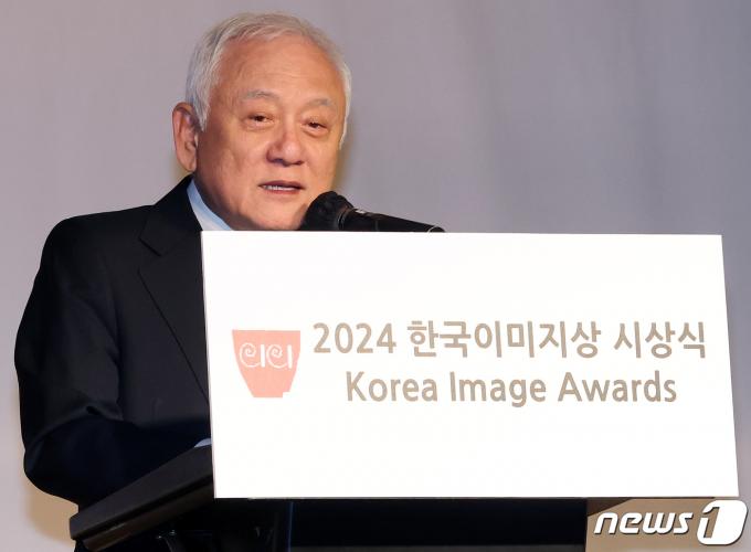 [사진] 축사하는 김한길 위원장