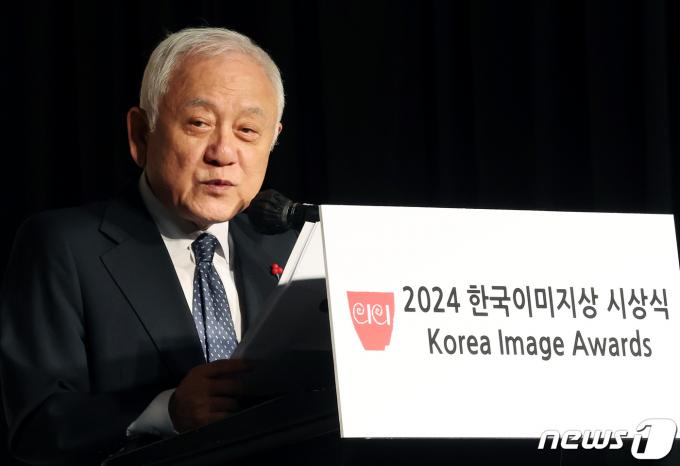 [사진] 축사하는 김한길 위원장