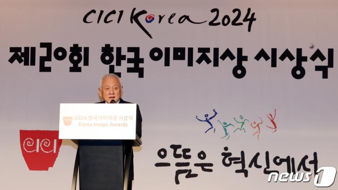 [사진] 축사하는 김한길 국민통합위원장
