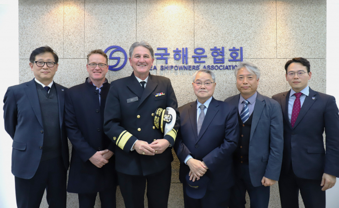  왼쪽 세번째 메인해양대학 총장, 네번째 양창호 상근 부회장 /사진=한국해운협회