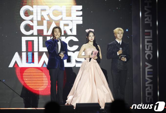 [사진] 이특·시은·석매튜, 써클 어워즈 빛나는 MC