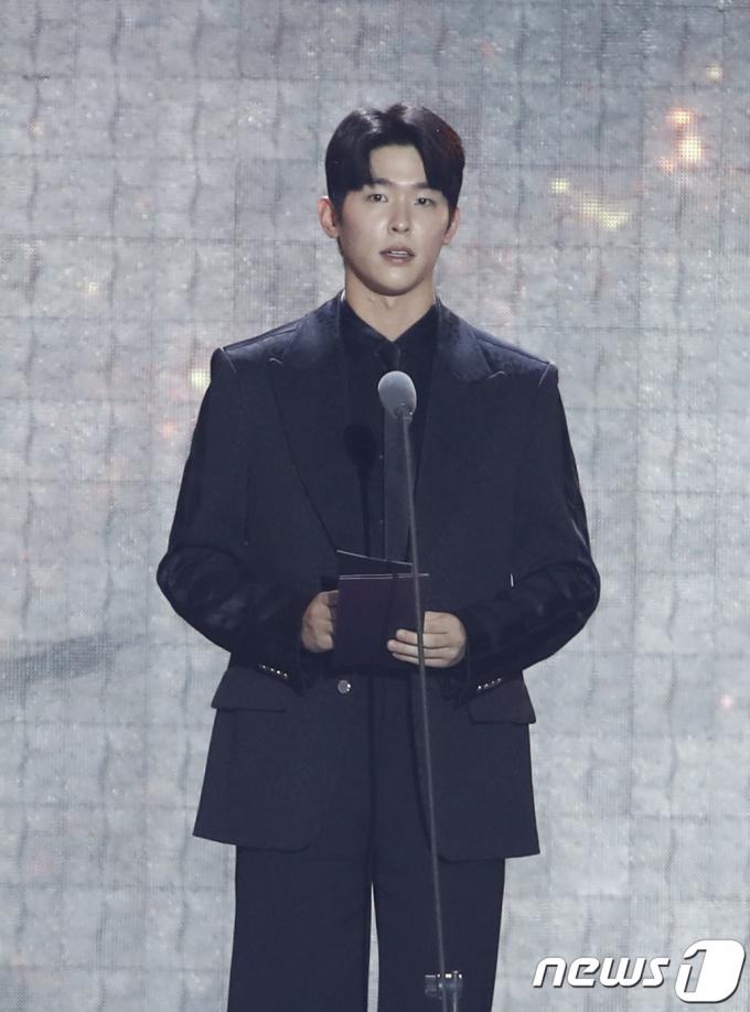 [사진] 이시우, 부산 찾은 아산 백호