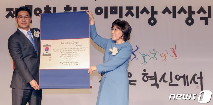 [사진] 한국이미지 디딤돌상 수상한 제네시스