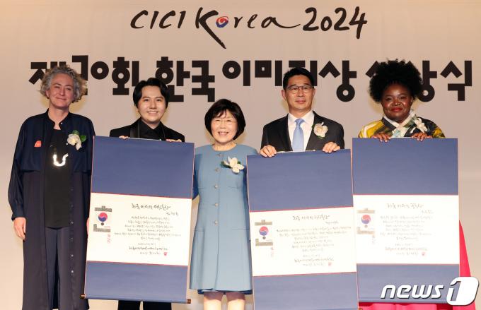 [사진] 2024 한국 이미지상 영예의 주인공들