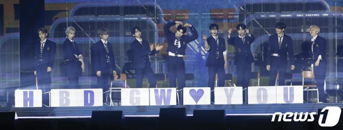 [사진] 박건욱 생일 축하해