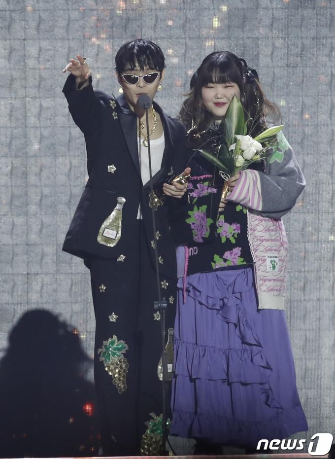 [사진] AKMU, 올해의 V컬러리상