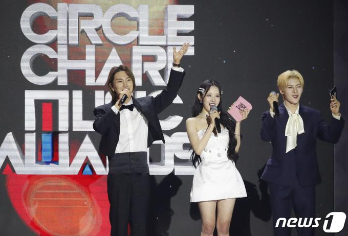 [사진] 이특·시은·석매튜, 써클 어워즈 빛나는 MC