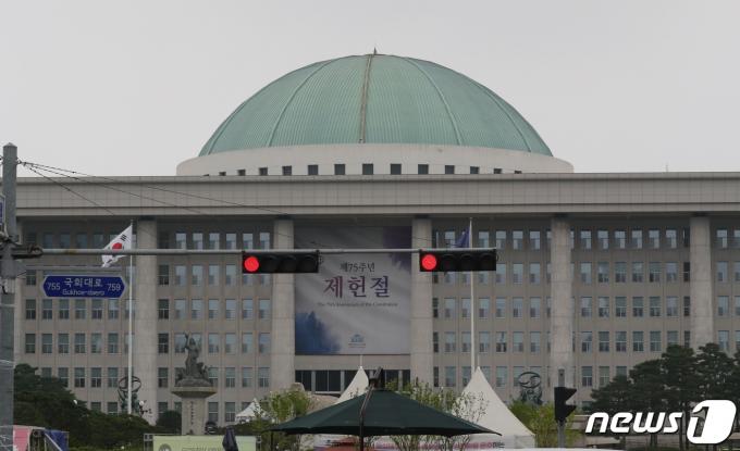 서울 여의도 국회의사당. ⓒ News1 송원영 기자