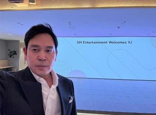 정용진 신세계그룹 부회장이 연예기획사 SM엔터테인먼트 사옥을 방문해 촬영한 사진을 10일 인스타그램을 통해 공개했다. /사진=정 부회장 인스타그램 캡처