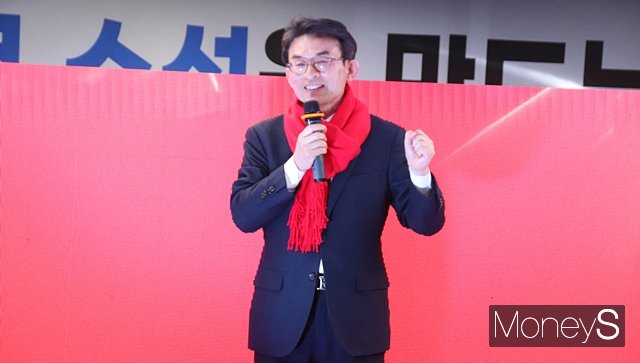 국민의힘 정상환 대구 수성 갑 국회의원 예비후보가 지난 10일 자신의 선거사무소 개소식에서 발언하고 있다./사진=김덕엽 기자