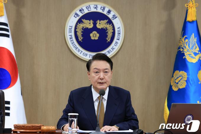 윤석열 대통령이 지난 9일 용산 대통령실 청사에서 열린 제3회 국무회의를 주재하며 모두발언을 하고 있다. (대통령실 제공) 2024.1.9/뉴스1 ⓒ News1 오대일 기자