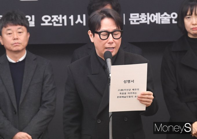 성명서 발표하는 가수 윤종신/사진=장동규 기자