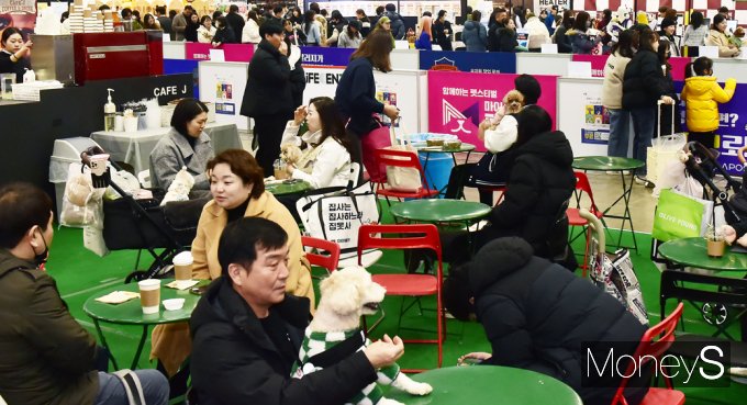 ▲ 일상생활 휴식도 반려동물과 함께…