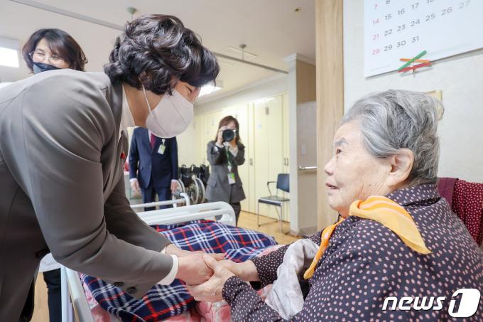 [사진] 수원 보훈원 찾은 강정애 국가보훈부 장관