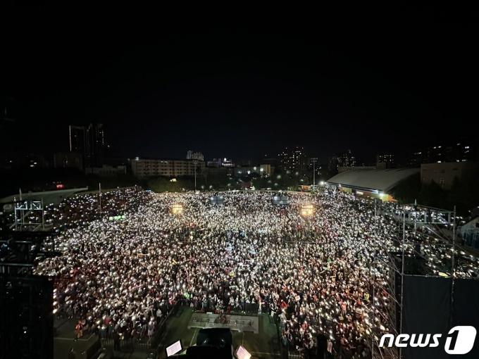 총통 선거 전야인 현지시간 12일 밤 민진당 라이칭더 후보의 집회가 열린 반챠오 제2스타디움. (민진당 제공)