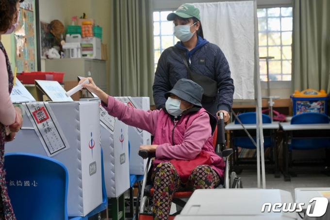 [사진] [포토] 한 표 행사하는 대만 신베이시 주민들
