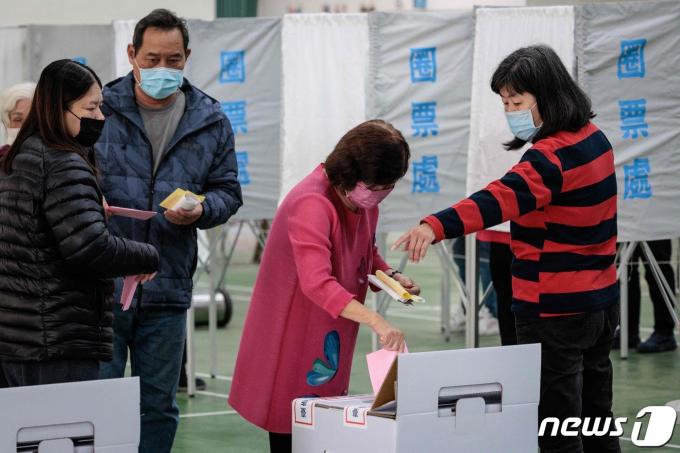[사진] [포토] 투표하는 대만 타이난 주민들