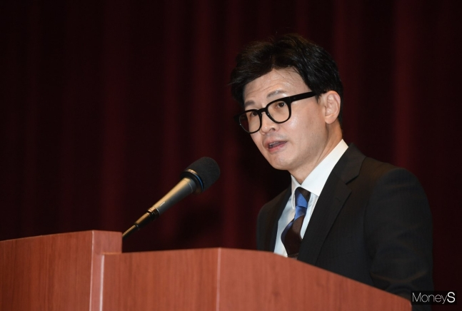 한동훈 국민의힘 비상대책위원장 취임 후 첫 고위 당정협의회가 14일 국회에서 열린다. 사진은 지난해 12월 경기 과천시 중앙동 정부과천청사에서 열린 이임식에 참석한 한동훈 국민의힘 비상대책위원장. /사진=장동규 기자