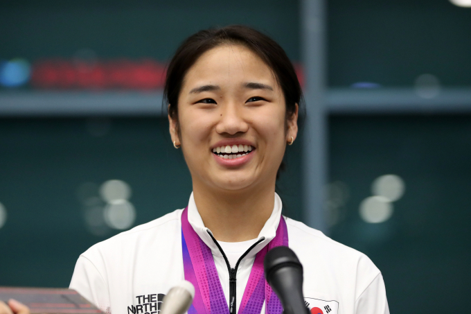 안세영이 말레이시아 오픈에서 결승에 진출했다.  지난해 10월 항저우 아시안게임을 마치고 귀국한 안세영이 인천국제공항에서 인터뷰를 하고 있다.사진은 기사 내용과 직접적인 관련이 없음./사진= 뉴스1