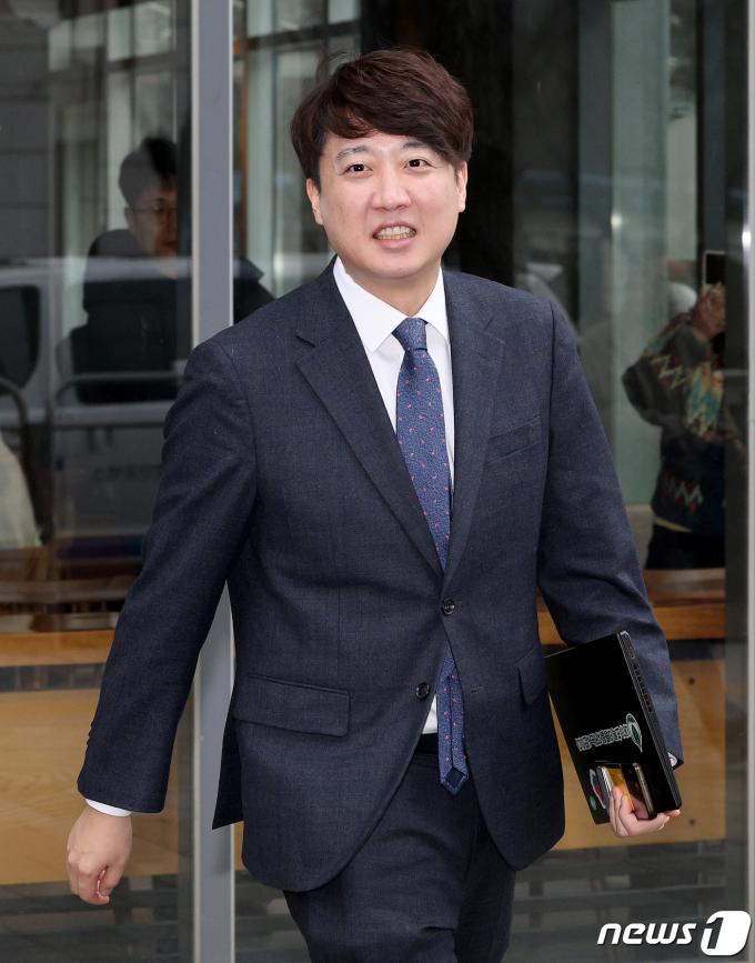 [사진] 이낙연 대표와 김종민 의원 회동 마친 이준석