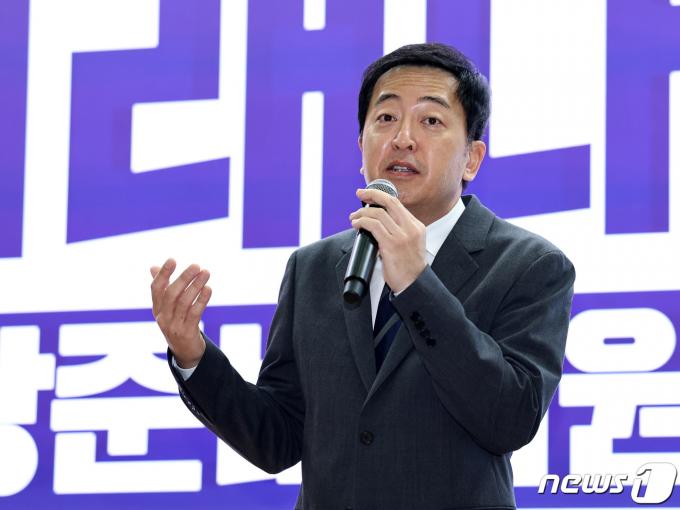 [사진] 축사하는 금태섭 대표