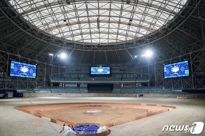 [사진] 고척스카이돔, MLB 개막전 서울시리즈 앞두고 변신중