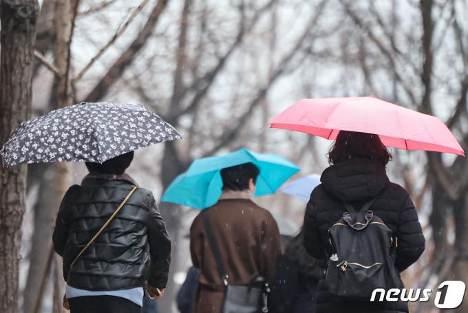 [사진] 겨울비 내리는 서울