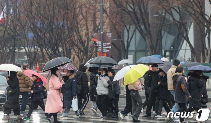 [사진] 비 내리는 도심