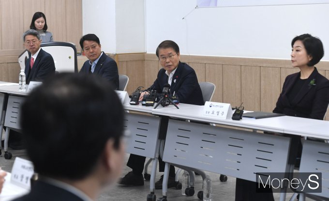 [머니S포토] 이정식 