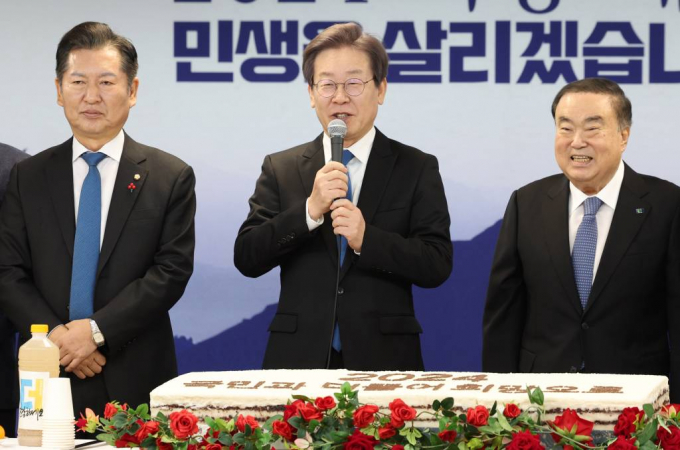검찰이 대한변호사협회 측에 변호사 품위유지 의무 위반 혐의로 이재명 더불어민주당 대표에 대한 징계를 요청했다. 사진은 지난 1일 오전 서울 여의도 더불어민주당사에서 열린 신년인사회에서 인사말을 하고 있는 이재명 더불어민주당 대표. /사진=뉴시스
