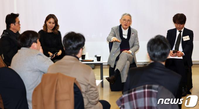 [사진] 유인촌 장관, 뮤지컬 분야 현장간담회 참석