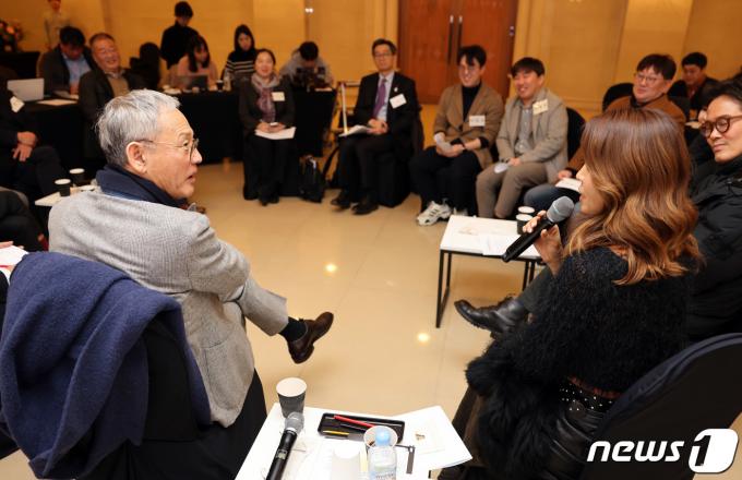 [사진] 유인촌 장관, 뮤지컬 분야 현장간담회 참석